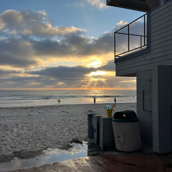 Meet your Posher, Lizzie - Picture 1 of 1